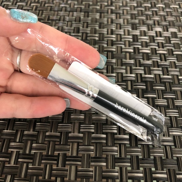 maximum coverage concealer brush